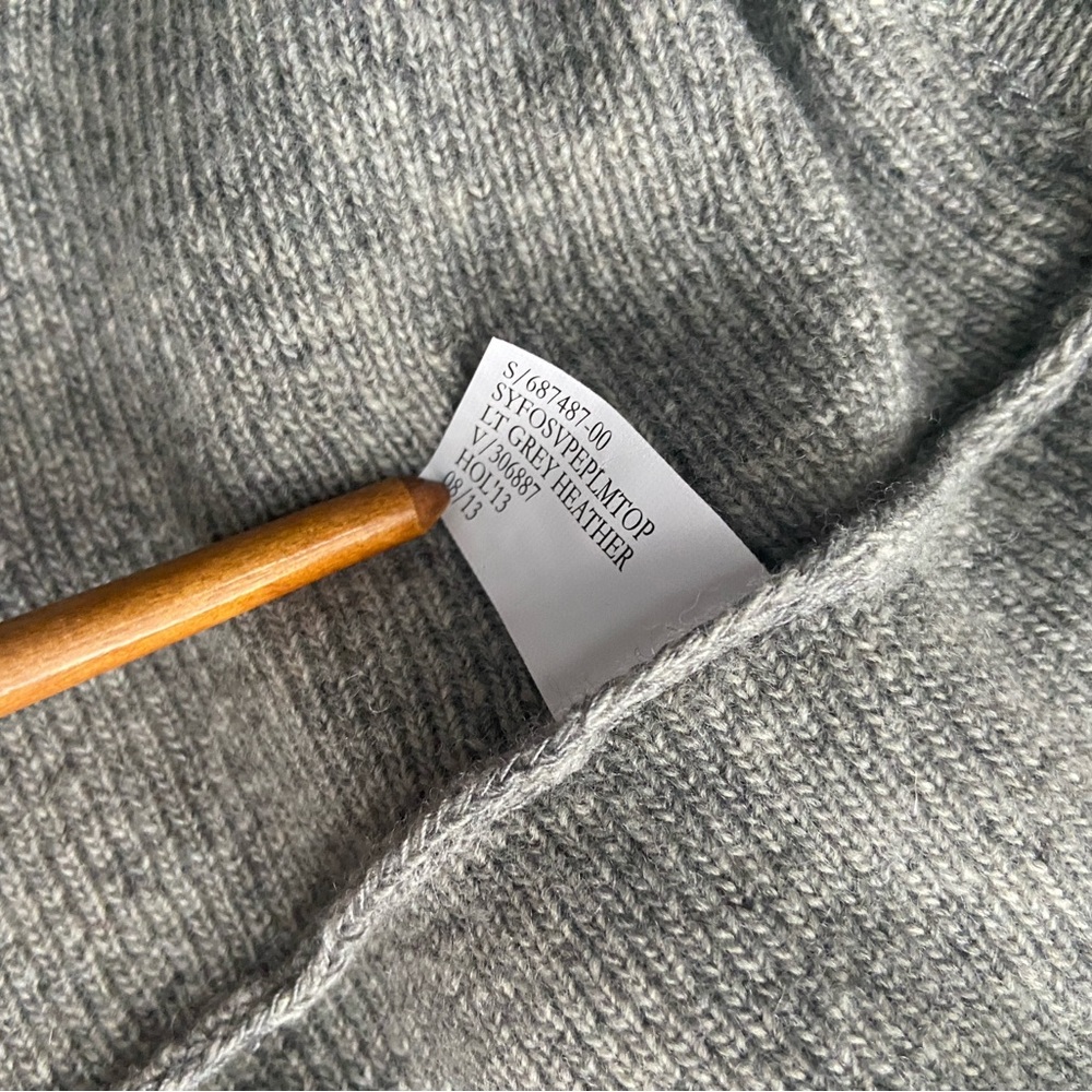 Banana Republic V-Neck Wool Cashmere women’s Medium M Sweater NWT - Picture 8 of 14